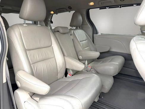 Used 2016 Toyota Sienna XLE image 40
