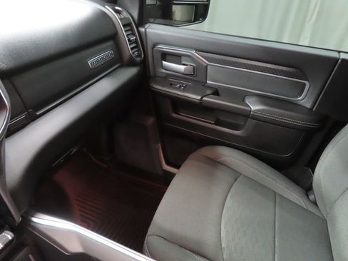 Used 2025 RAM 2500 Big Horn AWD/4WD image 32