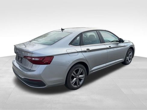Used 2024 Volkswagen Jetta SE FWD image 5