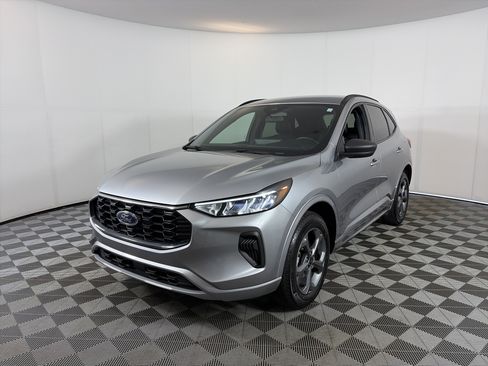 Used 2024 Ford Escape ST-Line w/ Tech Pack #1 AWD/4WD image 2