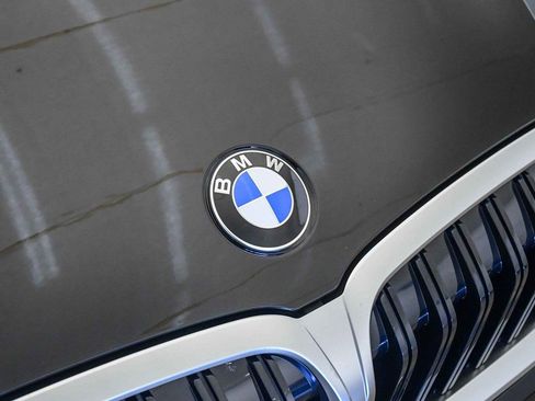 Used 2025 BMW 330i Sedan w/ Premium Package image 8