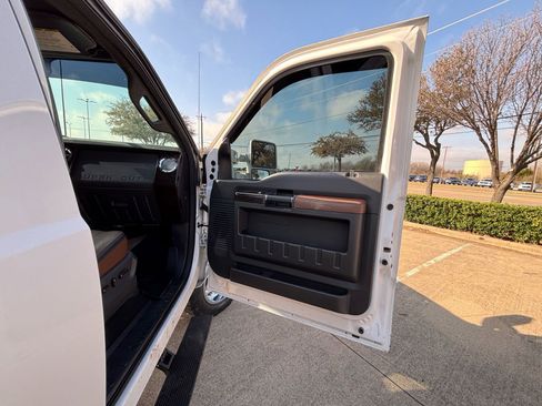 Used 2016 Ford F250 Platinum w/ FX4 Off-Road Package image 16