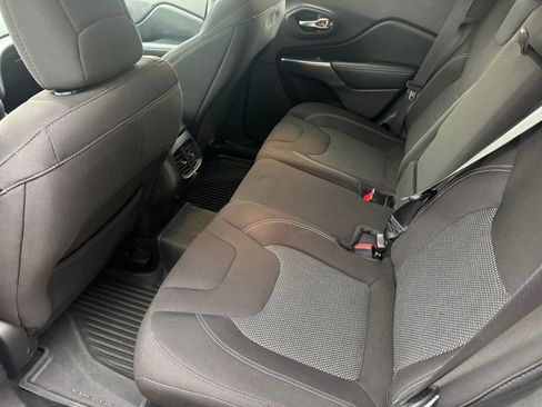 Used 2021 Jeep Cherokee Latitude image 10