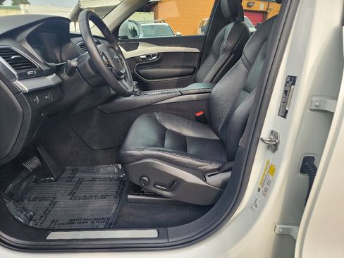 Used 2016 Volvo XC90 T5 Momentum image 12