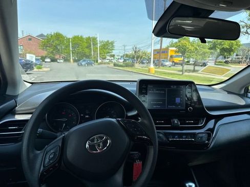 Used 2021 Toyota C-HR LE FWD image 16