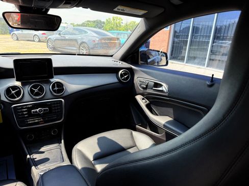 Used 2014 Mercedes-Benz CLA 250 image 24