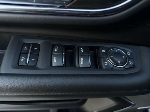 Used 2023 Chevrolet Tahoe High Country AWD/4WD image 24