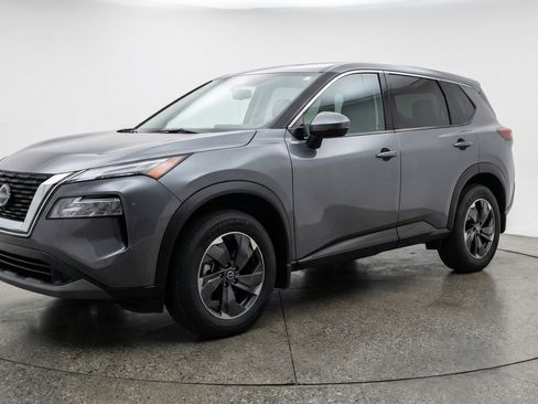 Used 2025 Nissan Rogue SV image 3