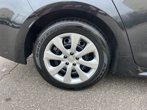 Used 2021 Toyota Corolla LE image 25