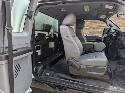 Used 2015 Ford F250 XL w/ Power Equipment Group AWD/4WD image 21