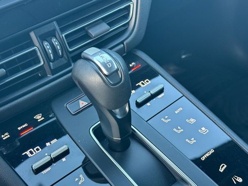 Certified 2022 Porsche Macan image 22