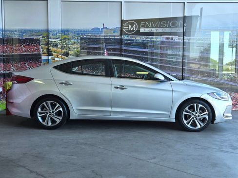 Used 2017 Hyundai Elantra Limited FWD image 3