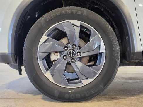 Used 2024 Nissan Rogue SV FWD image 10
