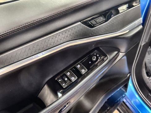 Used 2025 Jeep Wagoneer S Limited image 14