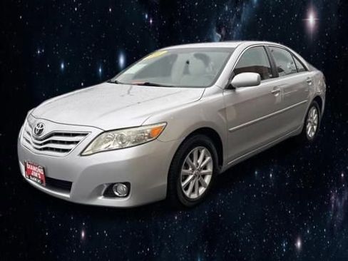 Used 2011 Toyota Camry XLE image 1