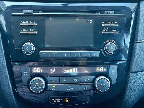 Used 2017 Nissan Rogue SV image 14