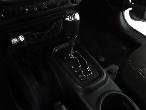 Used 2014 Jeep Wrangler Unlimited Sahara w/ Dual Top Group AWD/4WD image 12