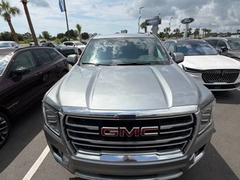 Used 2024 GMC Yukon XL SLT w/ SLT Luxury Package AWD/4WD image 9