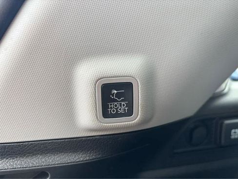 Used 2023 Jeep Grand Cherokee Limited image 10