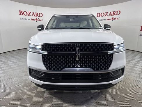 New 2025 Lincoln Navigator Reserve image 2