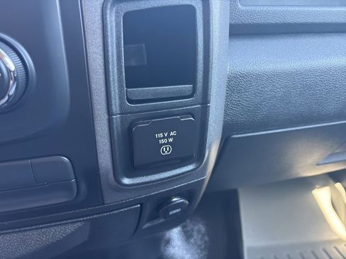 Used 2021 RAM 1500 4x4 Crew Cab Classic w/ Chrome Appearance Group image 23