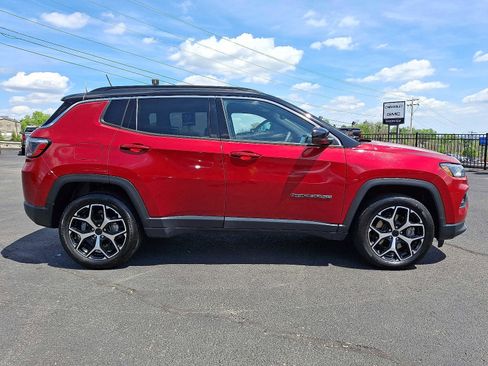 Used 2025 Jeep Compass Limited AWD/4WD image 7