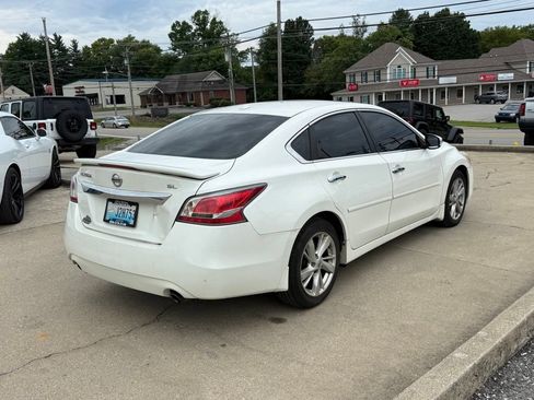 Used 2015 Nissan Altima 2.5 SL w/ Technology Package FWD image 6