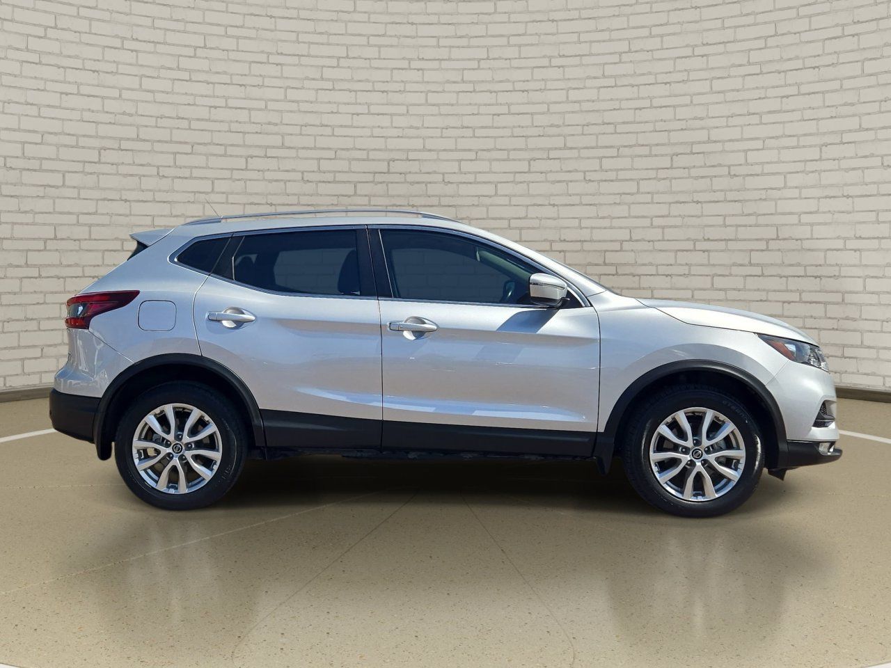 Used 2021 Nissan Rogue Sport SV FWD image 4