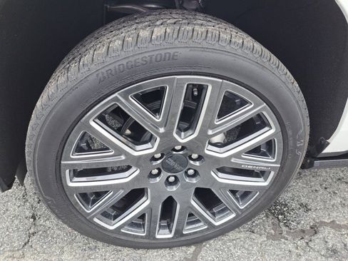 Used 2025 GMC Yukon Denali Ultimate AWD/4WD image 22