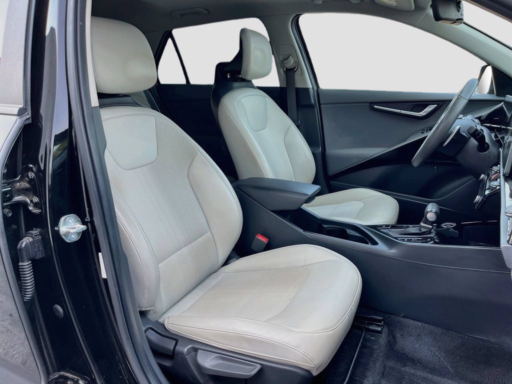 Certified 2024 Kia Niro EX Touring FWD image 33