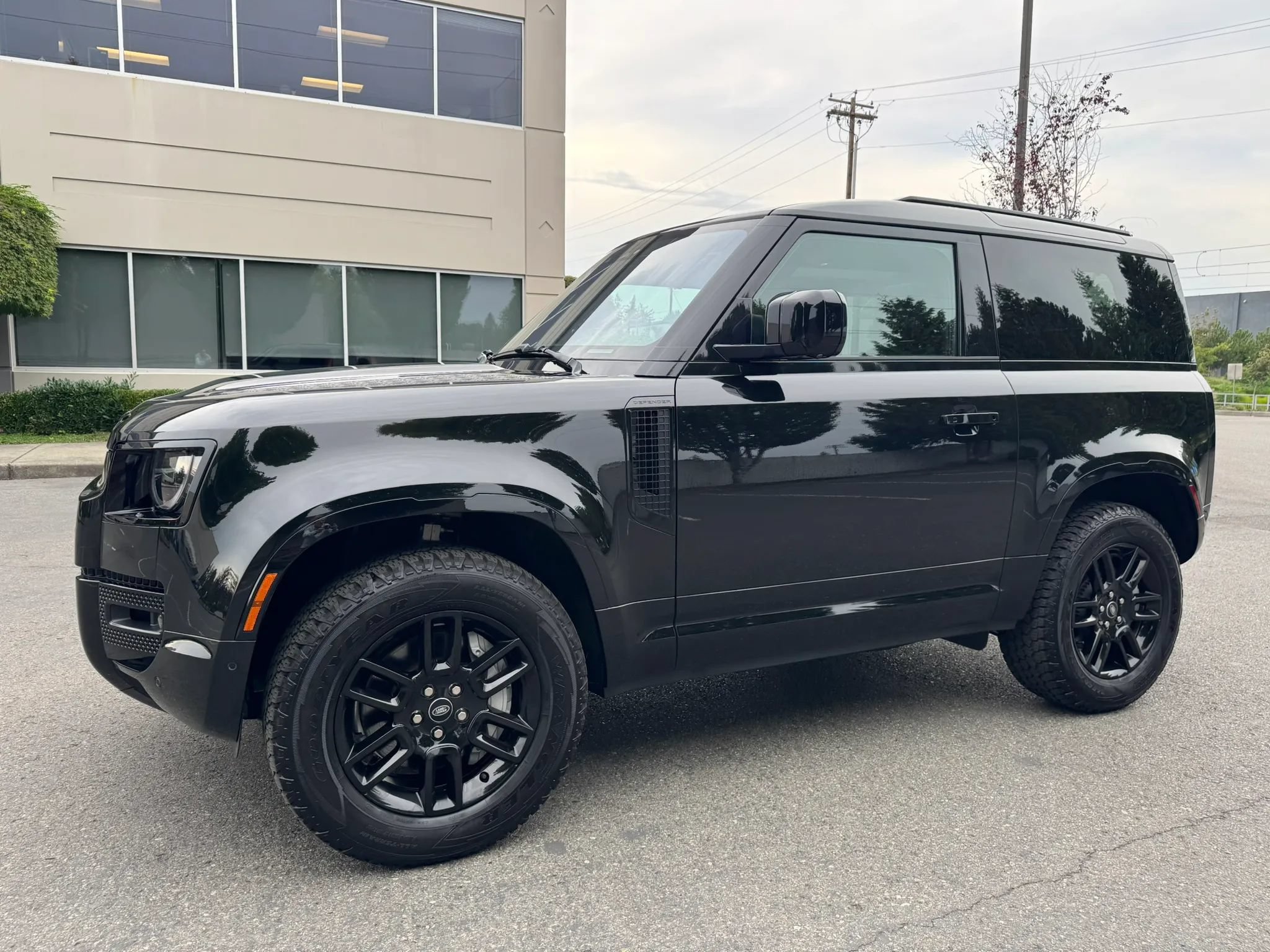 Used 2022 Land Rover Defender 90 X-Dynamic S AWD/4WD image 5