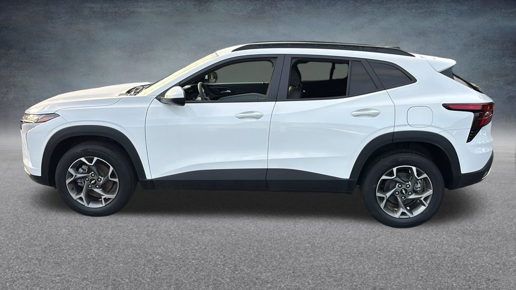 Used 2025 Chevrolet Trax LT FWD image 4