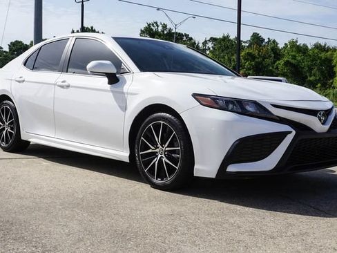 Used 2023 Toyota Camry SE FWD image 2