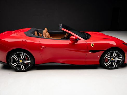 Used 2019 Ferrari Portofino RWD image 38