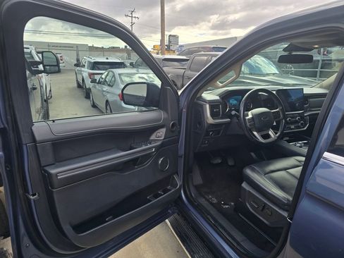 Used 2023 Ford Expedition XLT image 8