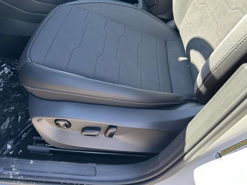 New 2025 Volkswagen Taos SE AWD/4WD image 16