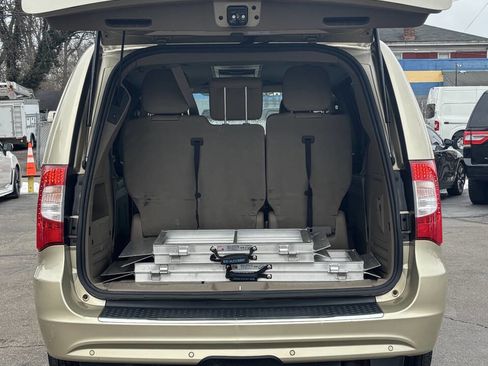 Used 2012 Chrysler Town & Country Touring-L w/ Trailer Tow Group image 10
