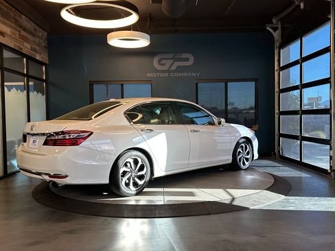 Used 2017 Honda Accord EX-L image 3