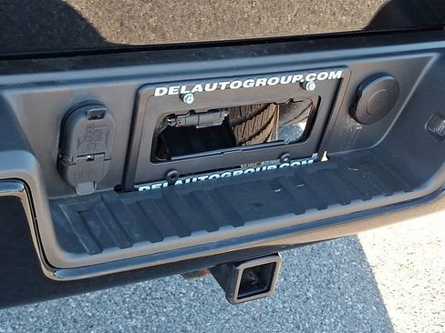 Used 2018 Chevrolet Colorado Z71 AWD/4WD image 30