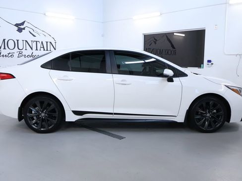 Used 2024 Toyota Corolla SE image 8