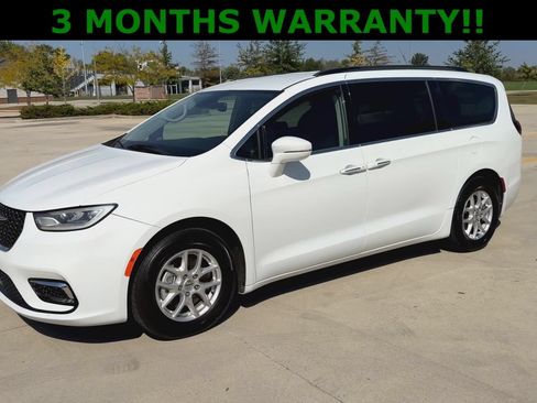 Used 2021 Chrysler Pacifica Touring-L FWD image 4