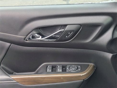 Used 2023 GMC Acadia SLE w/ Driver Convenience Package image 12