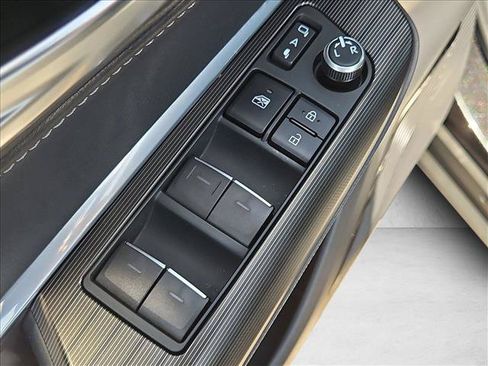Certified 2023 Toyota Venza XLE AWD/4WD image 12