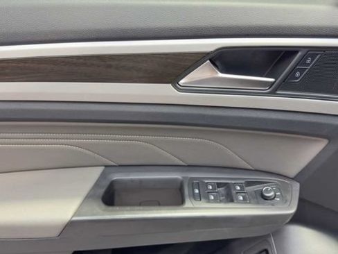 Used 2022 Volkswagen Atlas SE w/ Black Wheel Package FWD image 23