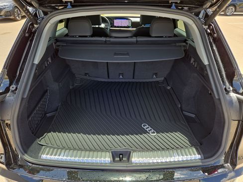 Used 2025 Audi Q5 Premium w/ Convenience Package image 12