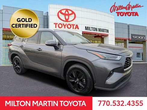 Certified 2022 Toyota Highlander XLE image 1