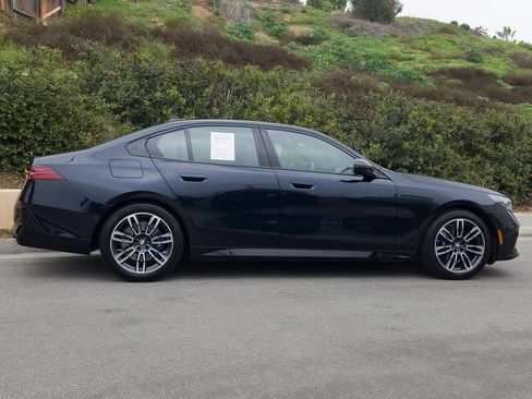 Used 2025 BMW 530i w/ M Sport Package image 4