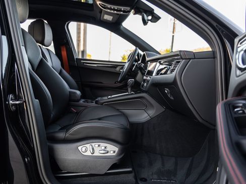 Certified 2026 Porsche Macan S AWD/4WD image 41