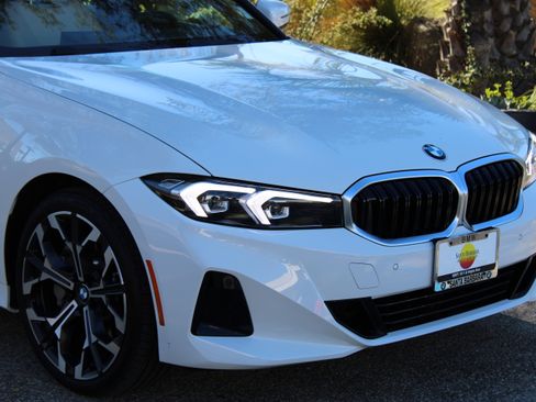 Used 2025 BMW 330i Sedan image 16