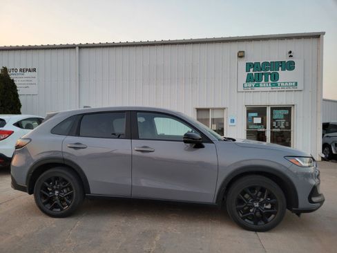 Used 2023 Honda HR-V Sport image 9